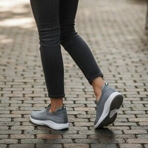 Tommy Bahama Womens Grey Knit Memory Foam Slip On Sneakers Shoes Size 8.5 NEW